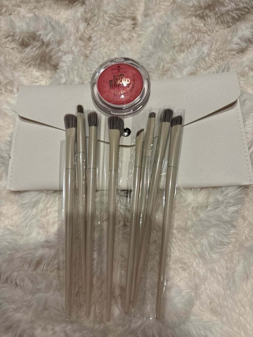 Cream Eye Brush Set with White Carry Pouch